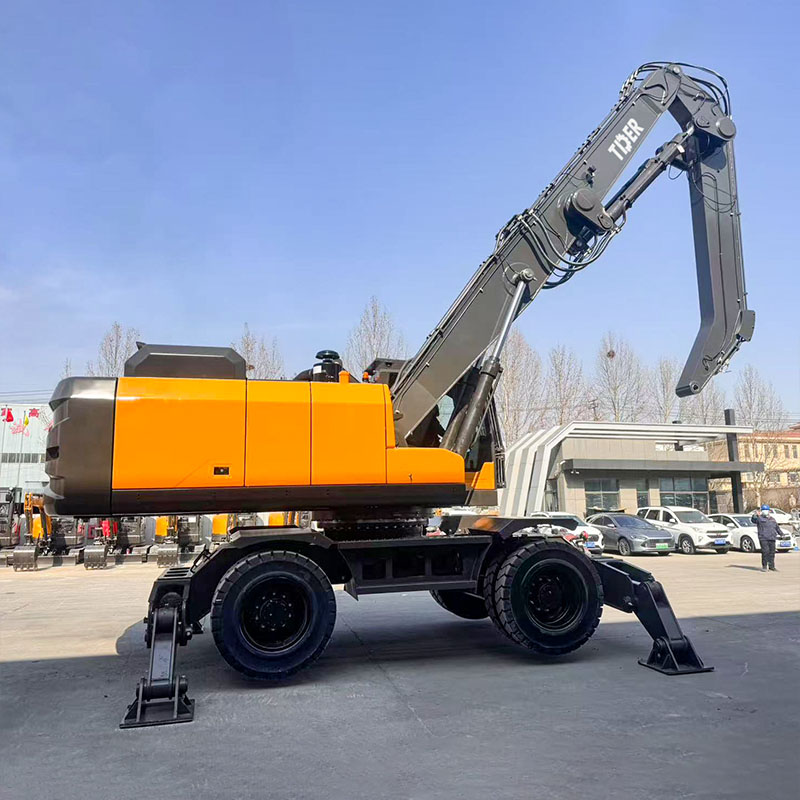 Pelle sur pneus de 40 tonnes avec grappin rotatif à palette orange