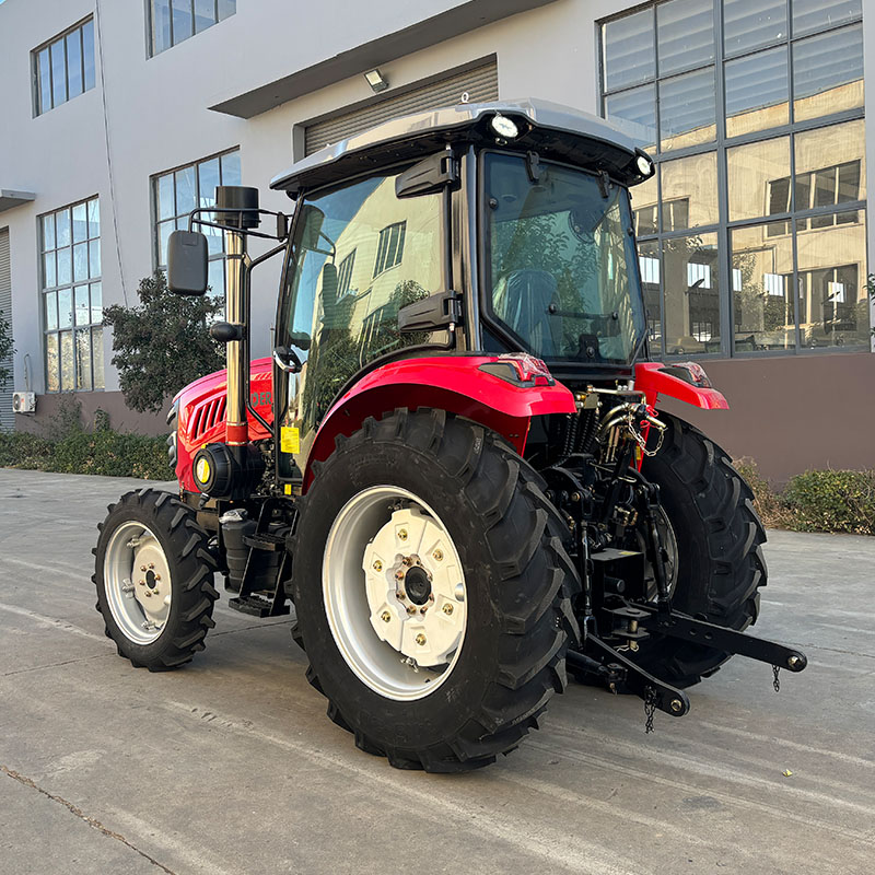 Tracteur agricole de 80 ch avec grand réservoir de carburant