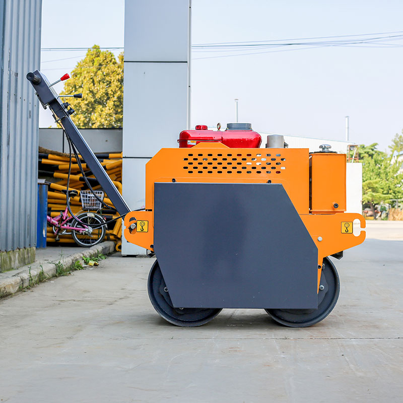 Rouleau compresseur à double tambour autoporté de 600 kg avec entretien facile