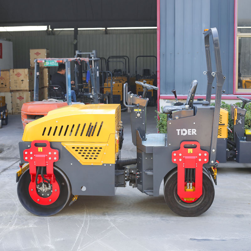 Rouleau compresseur diesel de 3 tonnes avec tambour en acier et pneus pneumatiques