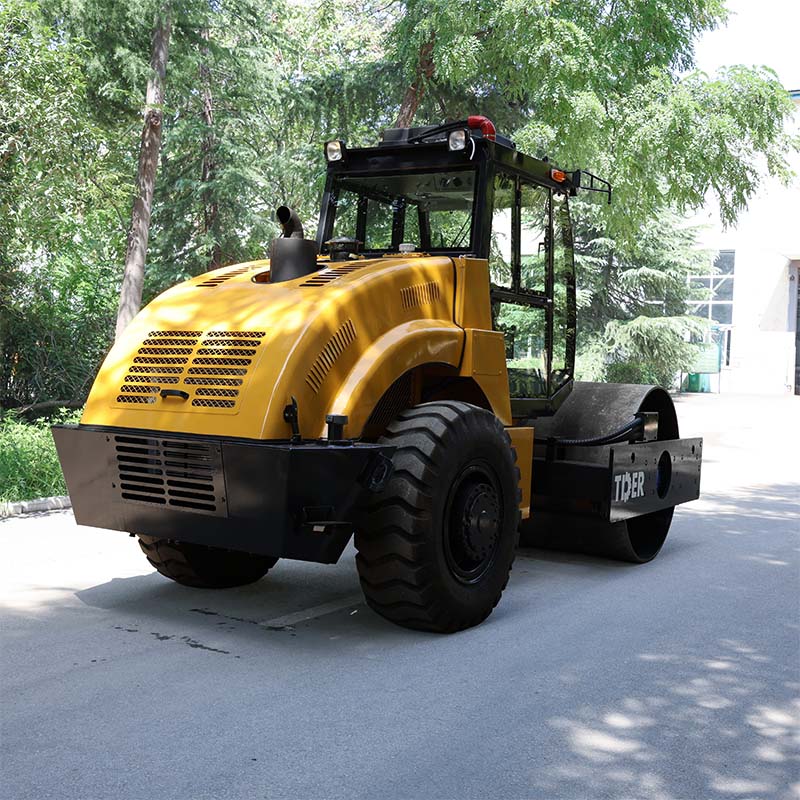 Rouleau vibrant monocylindre de 12 tonnes pour haute altitude