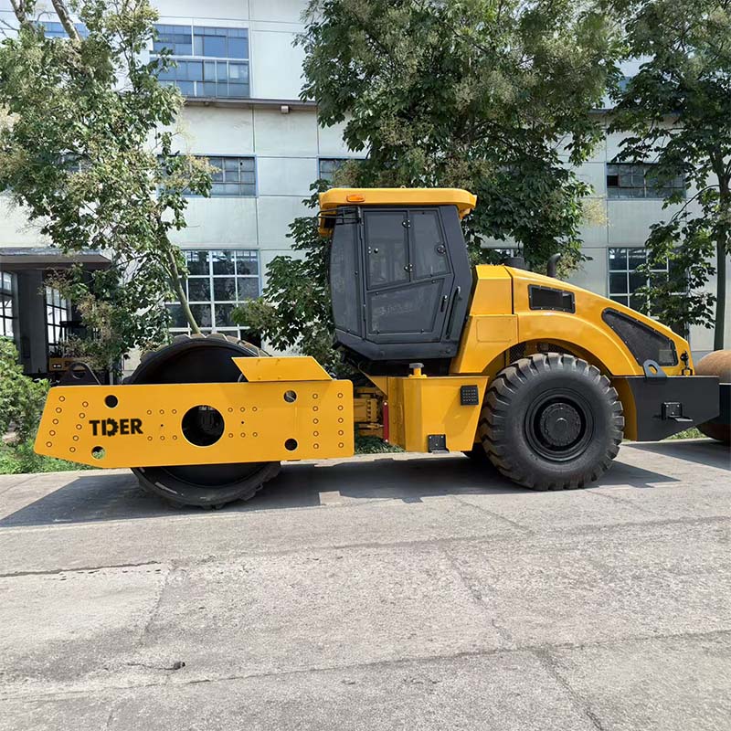 Rouleau compresseur monocylindre de 20 tonnes avec système hydraulique Linde